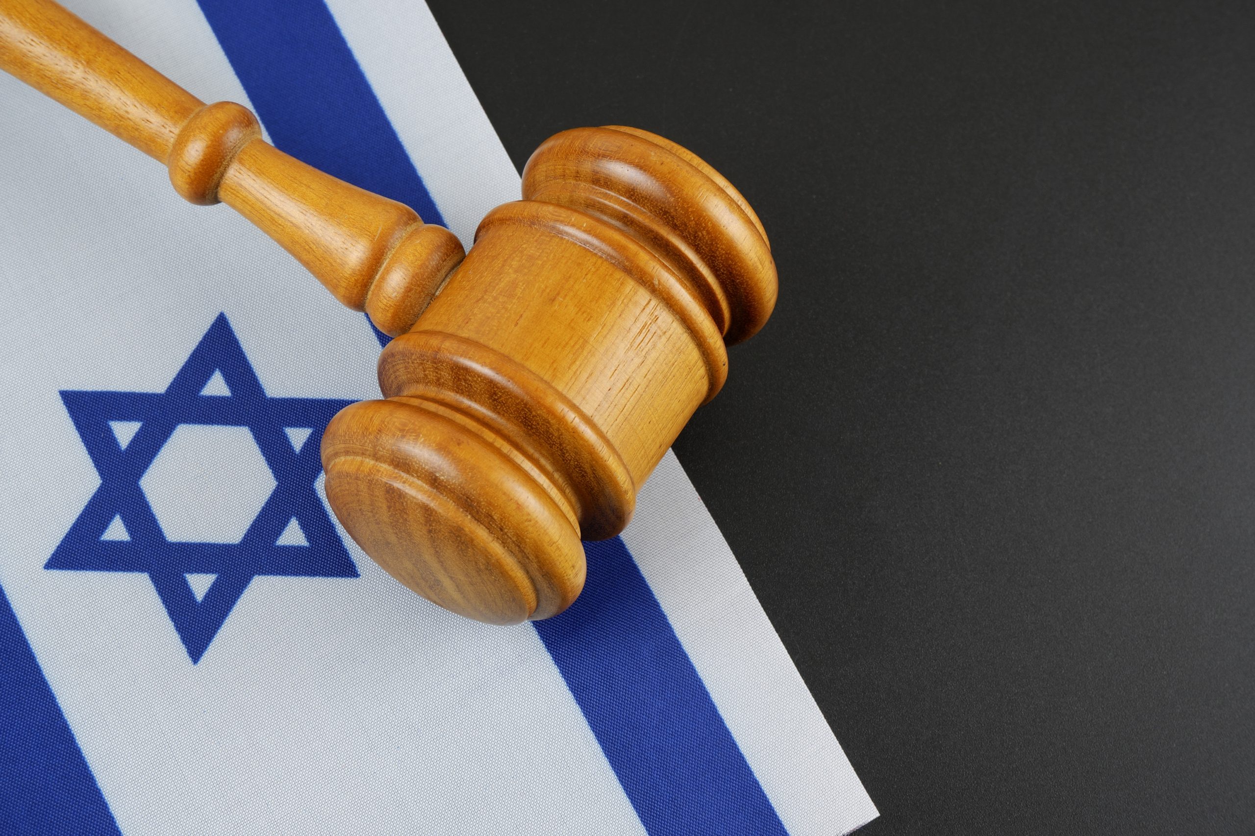 הורים תובעים קופת חולים: 'לא הזהירו שהסרטן התורשתי – בננו נולד חולה והתעוור'